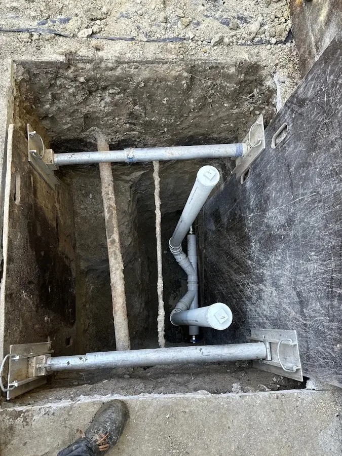 Experienced plumber completing Drain Cleaning work in Shafter